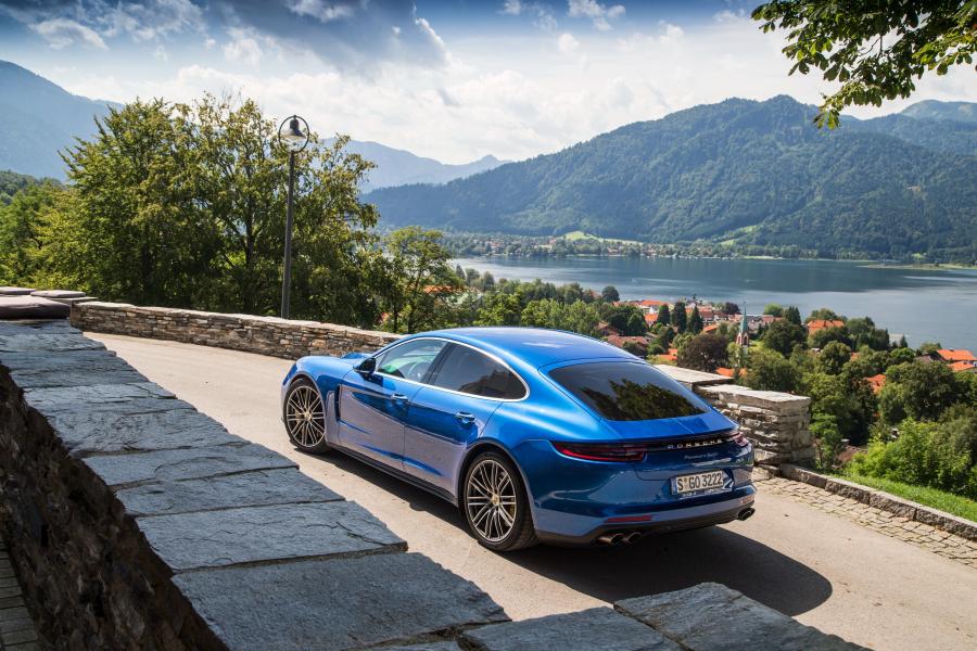  Porsche Panamera Turbo 2016 года  (фото 25 из 53)
